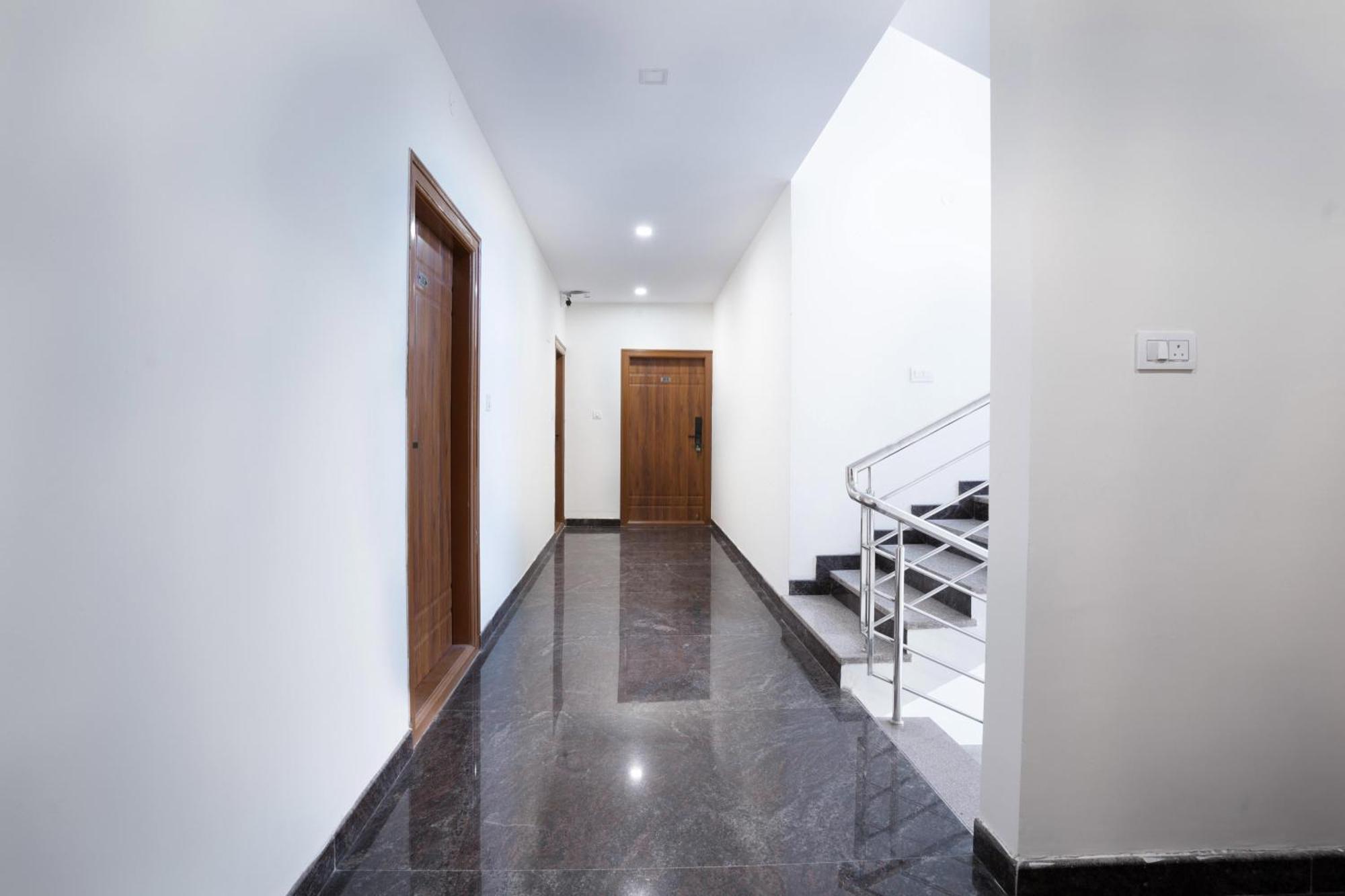 Treebo Galaxy Kings Suites, Hebbal Bangalore Extérieur photo