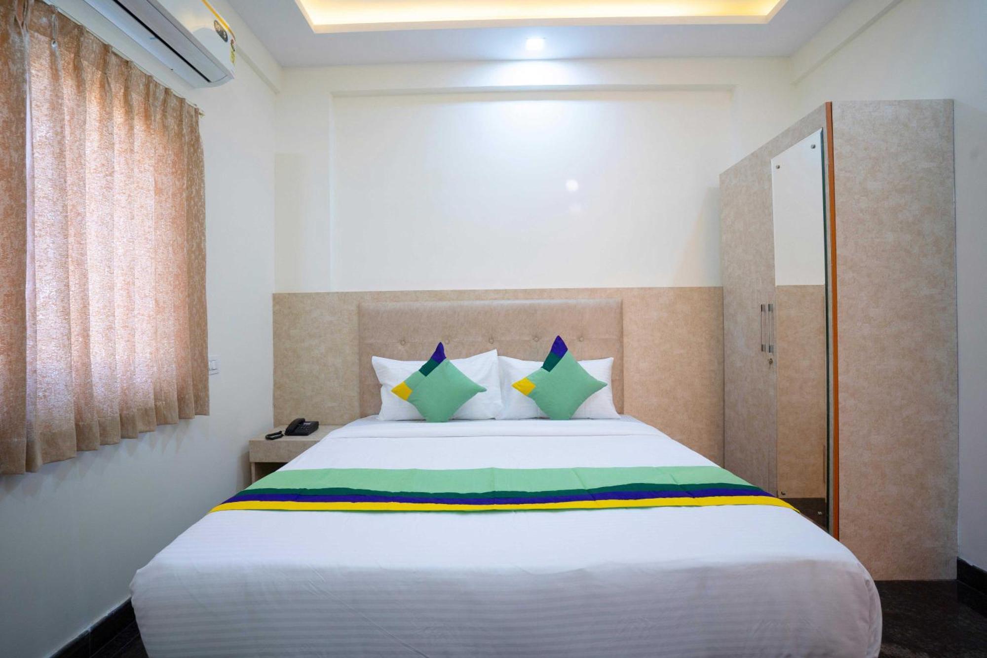 Treebo Galaxy Kings Suites, Hebbal Bangalore Extérieur photo