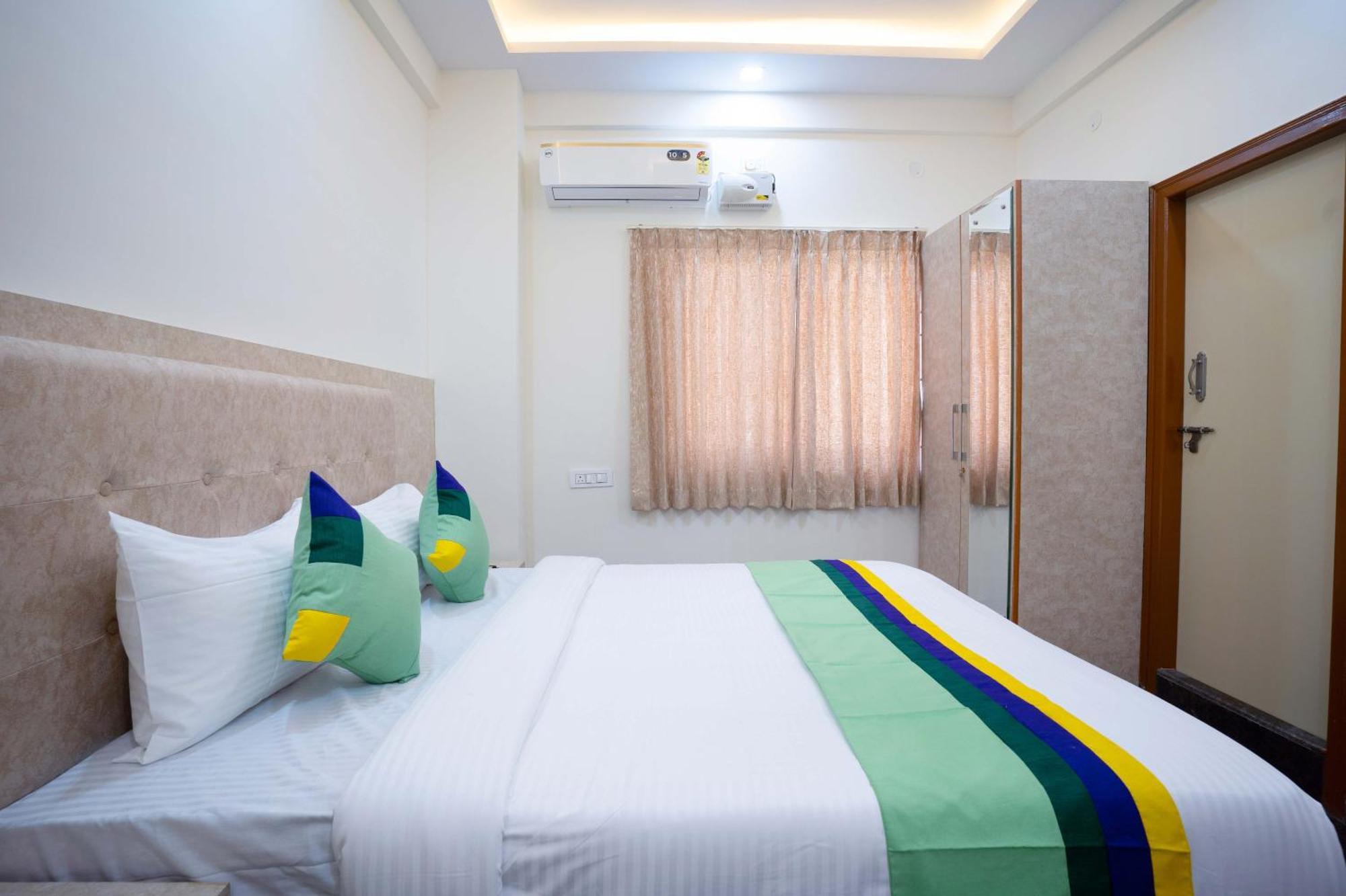 Treebo Galaxy Kings Suites, Hebbal Bangalore Extérieur photo